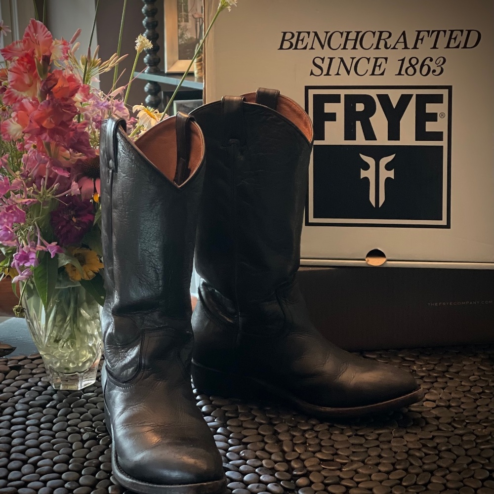 Frye Billy Pull On Black Leather boots, size 10